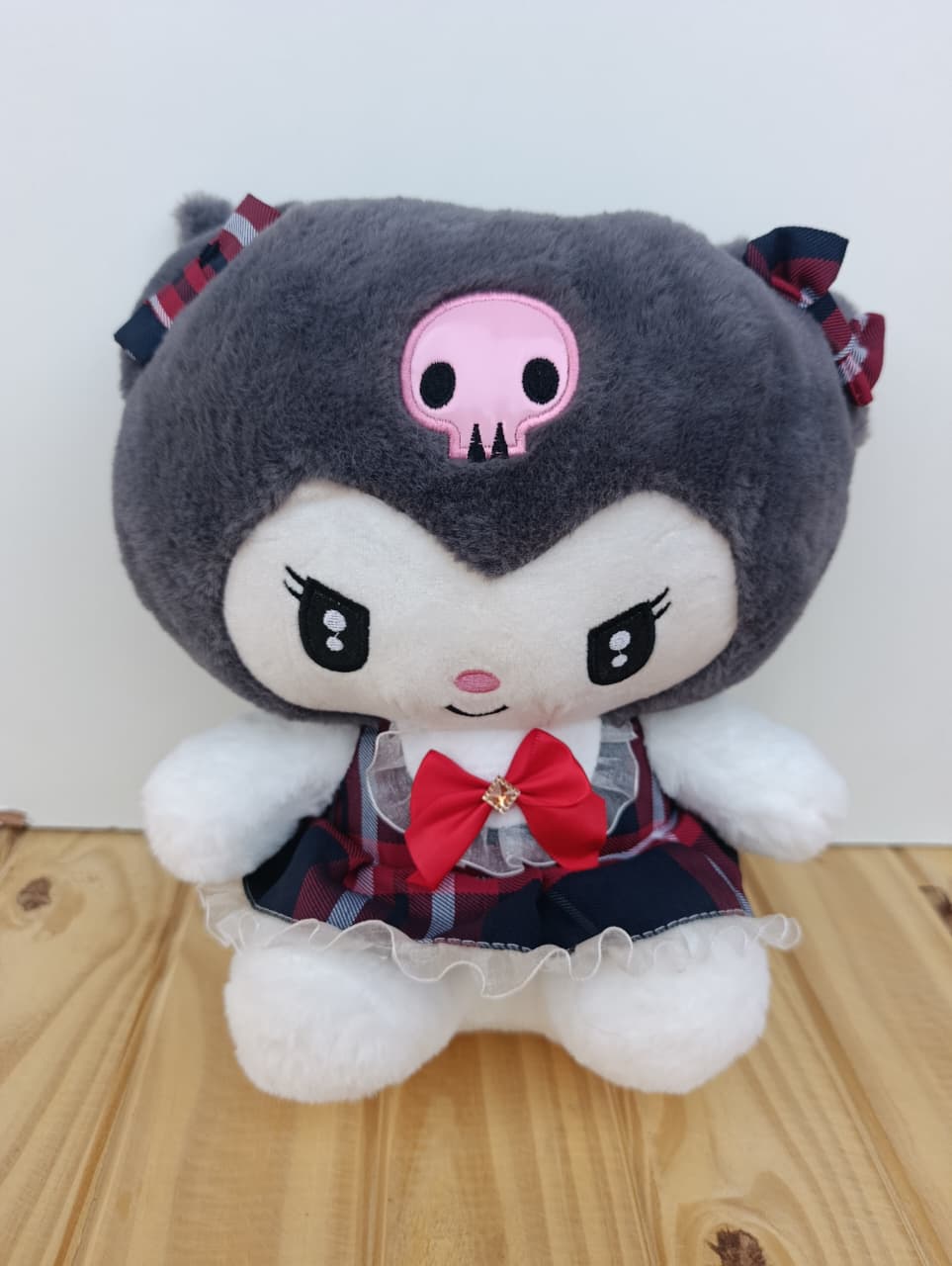 Peluche Kuromi "Plaid Style" con Vestido